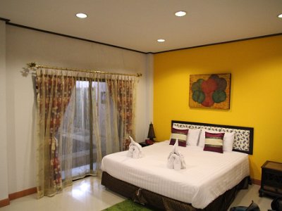 Dec 24, 2014 - Ploy Khumthong Hotel - Superior Pool Room - Bangkok, Thailand